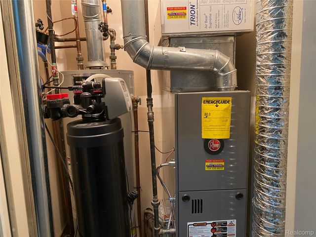 596 Yorkshire Sq. Square 23, Milan, MI 48160