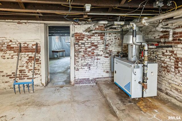 404 W BROADWAY Street, Centralia, IL 62801