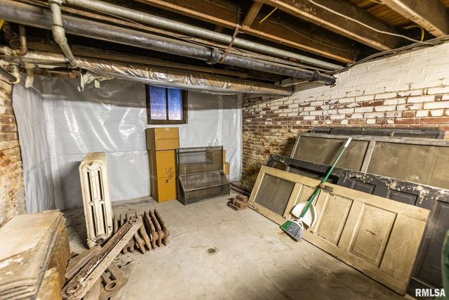 404 W BROADWAY Street, Centralia, IL 62801