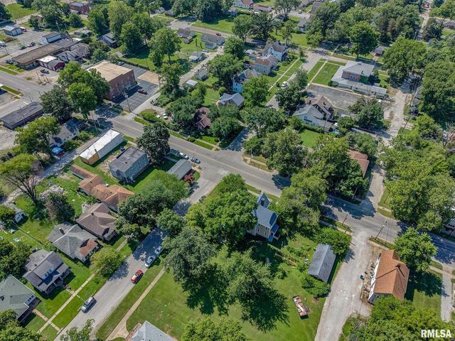 404 W BROADWAY Street, Centralia, IL 62801
