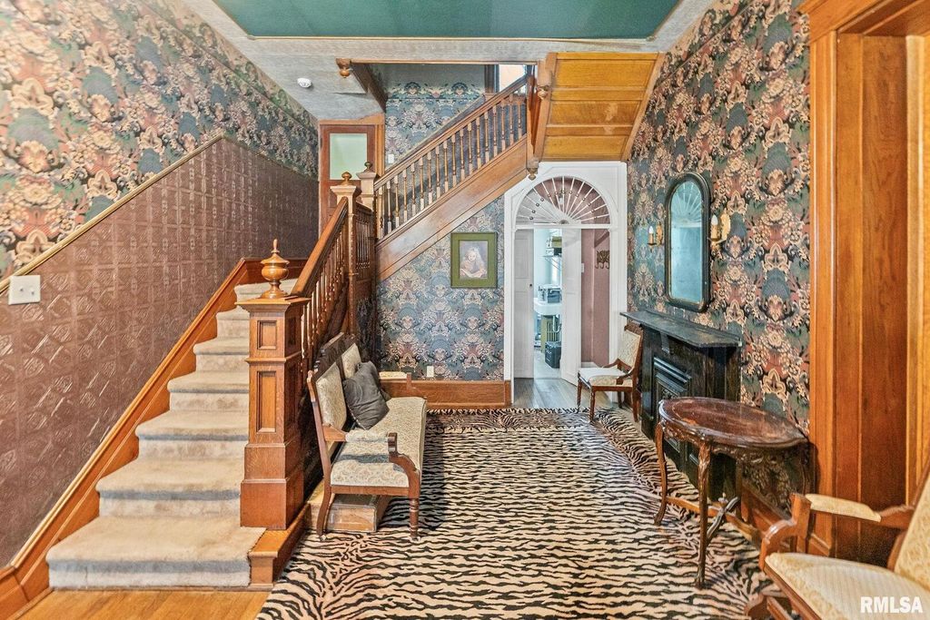 Image 2 of property listing at 404 W BROADWAY Street, Centralia, IL 62801