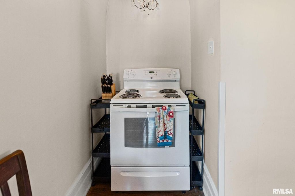 Image 13 of property listing at 404 W BROADWAY Street, Centralia, IL 62801