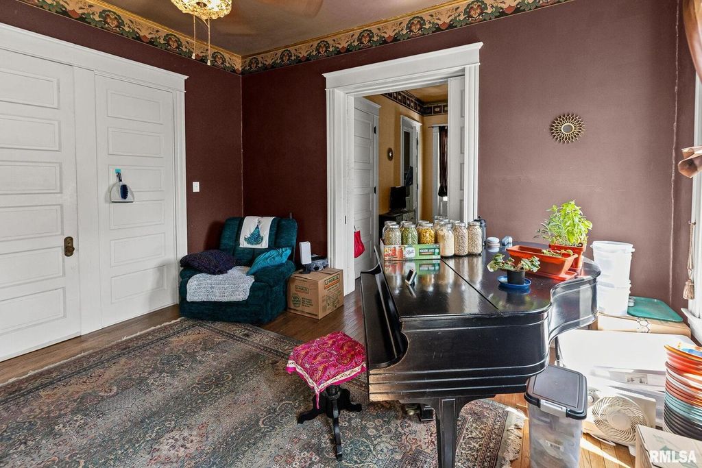 Image 17 of property listing at 404 W BROADWAY Street, Centralia, IL 62801