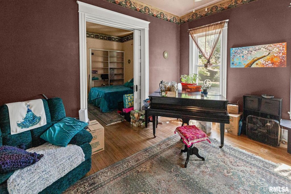 Image 18 of property listing at 404 W BROADWAY Street, Centralia, IL 62801