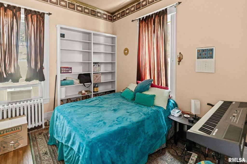 Image 19 of property listing at 404 W BROADWAY Street, Centralia, IL 62801