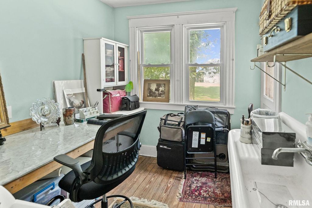 Image 22 of property listing at 404 W BROADWAY Street, Centralia, IL 62801