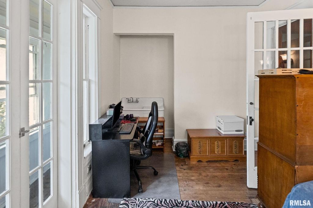 Image 24 of property listing at 404 W BROADWAY Street, Centralia, IL 62801