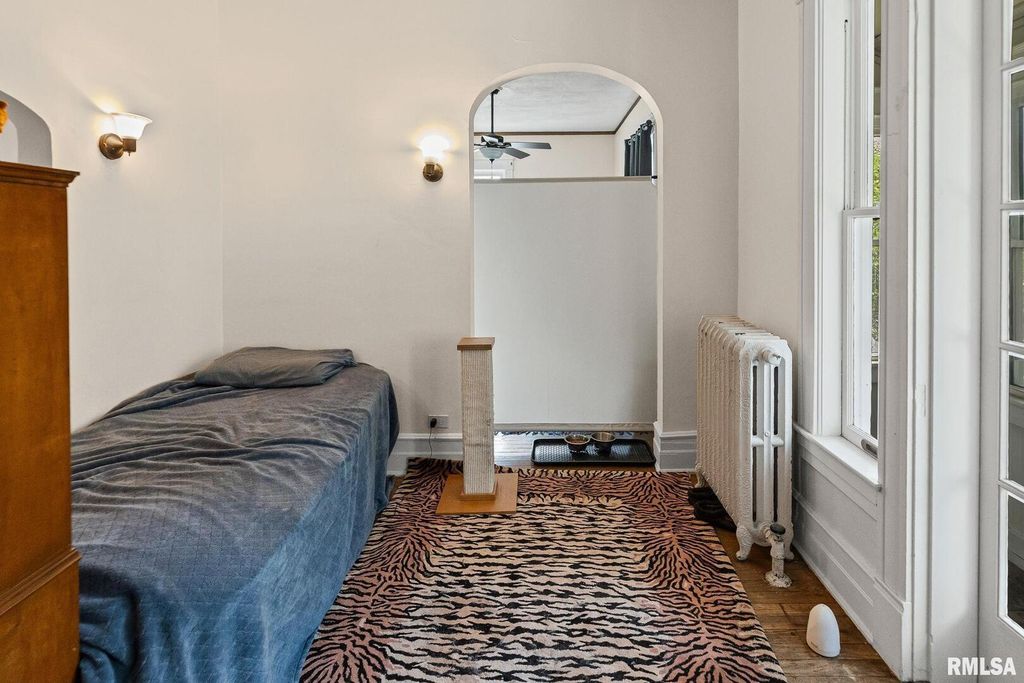 Image 25 of property listing at 404 W BROADWAY Street, Centralia, IL 62801