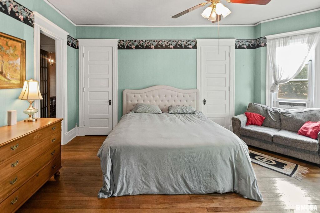 Image 26 of property listing at 404 W BROADWAY Street, Centralia, IL 62801