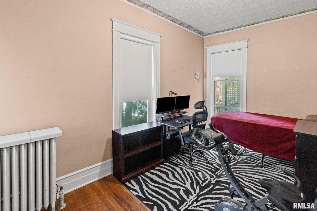 Image 32 of property listing at 404 W BROADWAY Street, Centralia, IL 62801