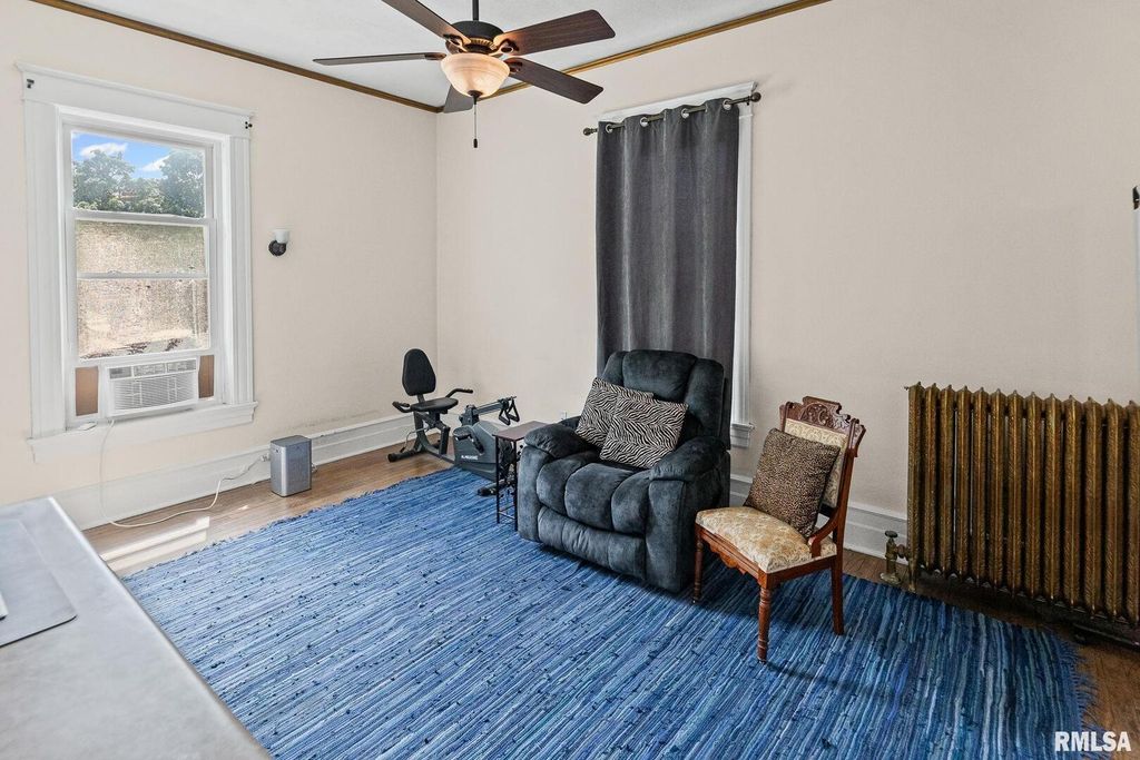 Image 35 of property listing at 404 W BROADWAY Street, Centralia, IL 62801