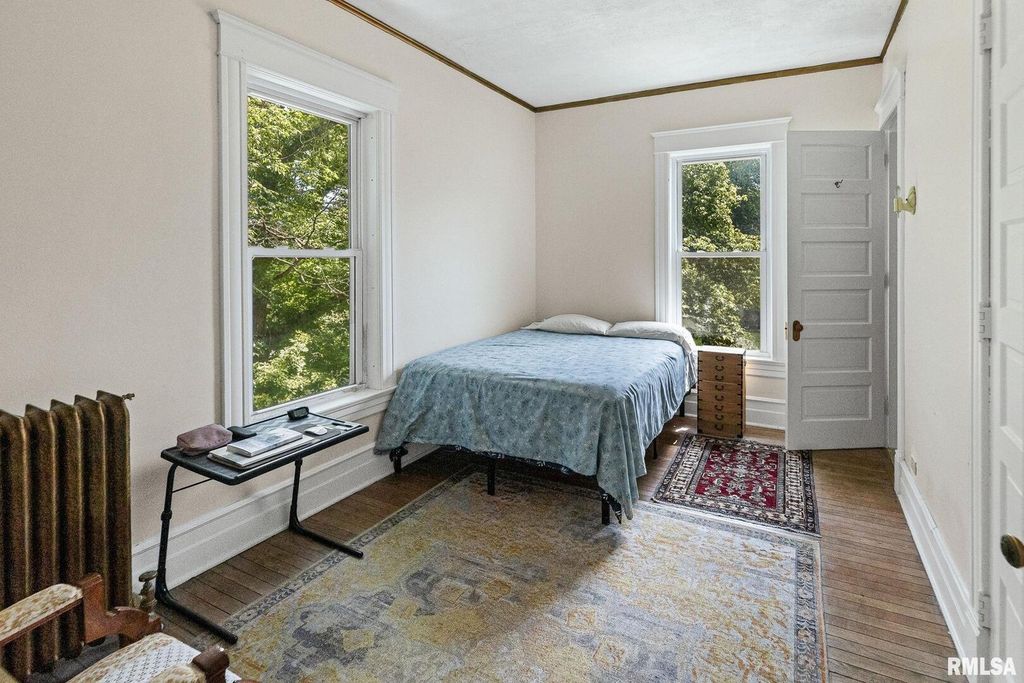 Image 36 of property listing at 404 W BROADWAY Street, Centralia, IL 62801