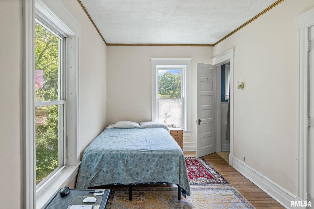 Image 37 of property listing at 404 W BROADWAY Street, Centralia, IL 62801