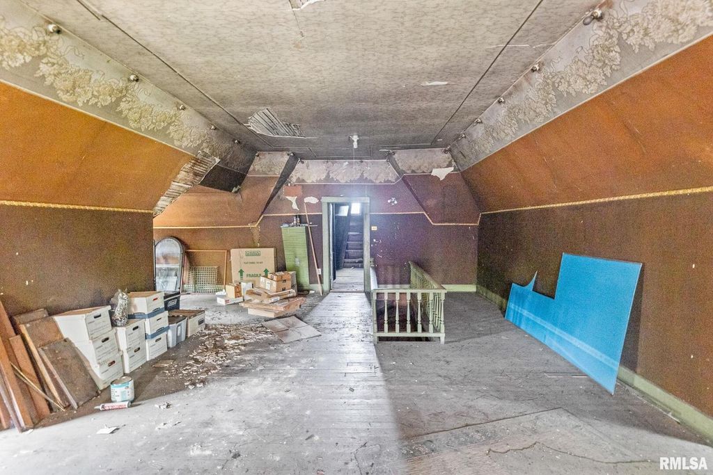 Image 40 of property listing at 404 W BROADWAY Street, Centralia, IL 62801