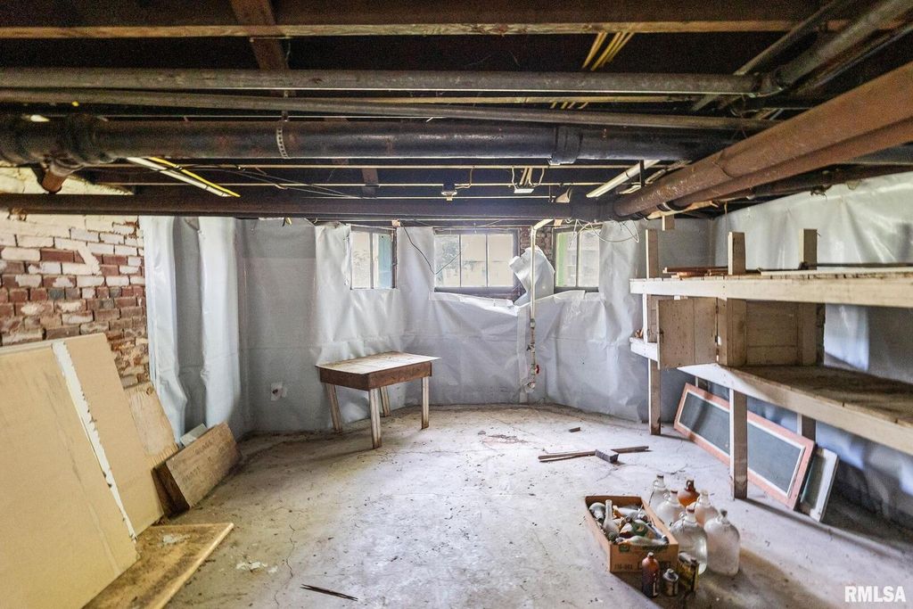 Image 42 of property listing at 404 W BROADWAY Street, Centralia, IL 62801