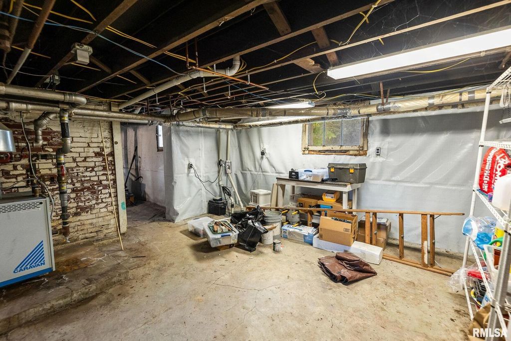 Image 44 of property listing at 404 W BROADWAY Street, Centralia, IL 62801