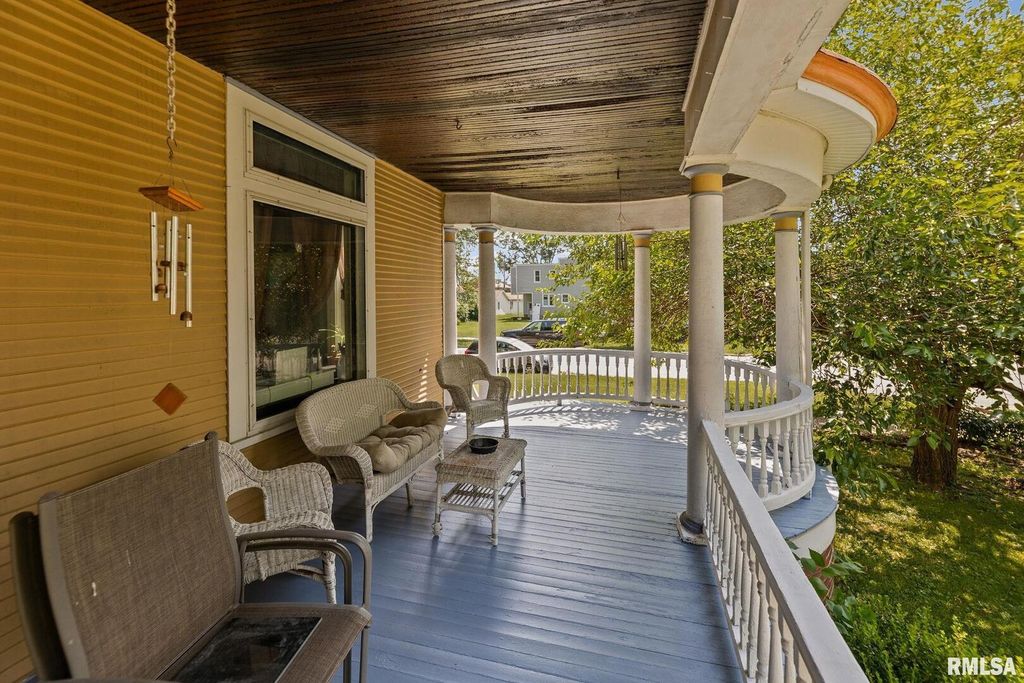 Image 50 of property listing at 404 W BROADWAY Street, Centralia, IL 62801