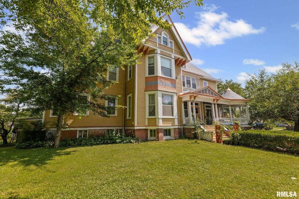 Image 52 of property listing at 404 W BROADWAY Street, Centralia, IL 62801