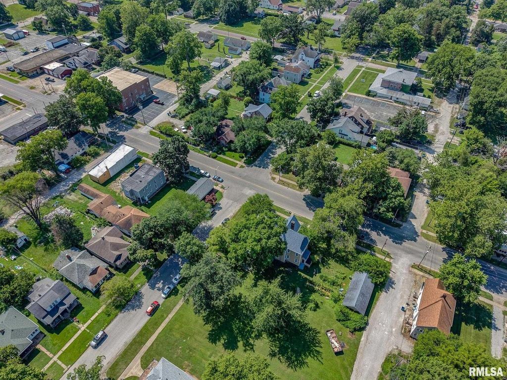 Image 56 of property listing at 404 W BROADWAY Street, Centralia, IL 62801