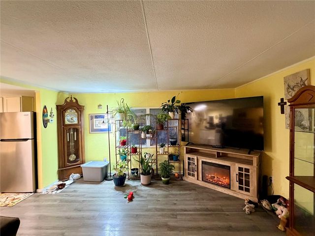 498 KING CHARLES CIRCLE, Deland, FL 32724