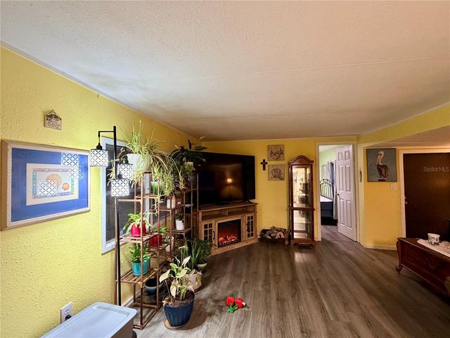 498 KING CHARLES CIRCLE, Deland, FL 32724