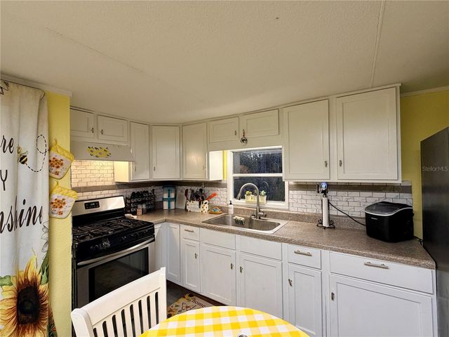 498 KING CHARLES CIRCLE, Deland, FL 32724