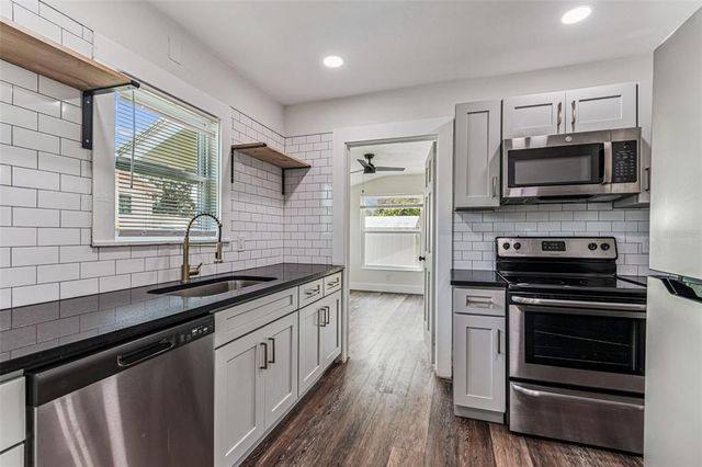 4424 S 1ST AVENUE S, St Petersburg, FL 33711