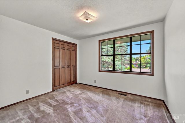 254 E Old Saybrook, Boise, ID 83706