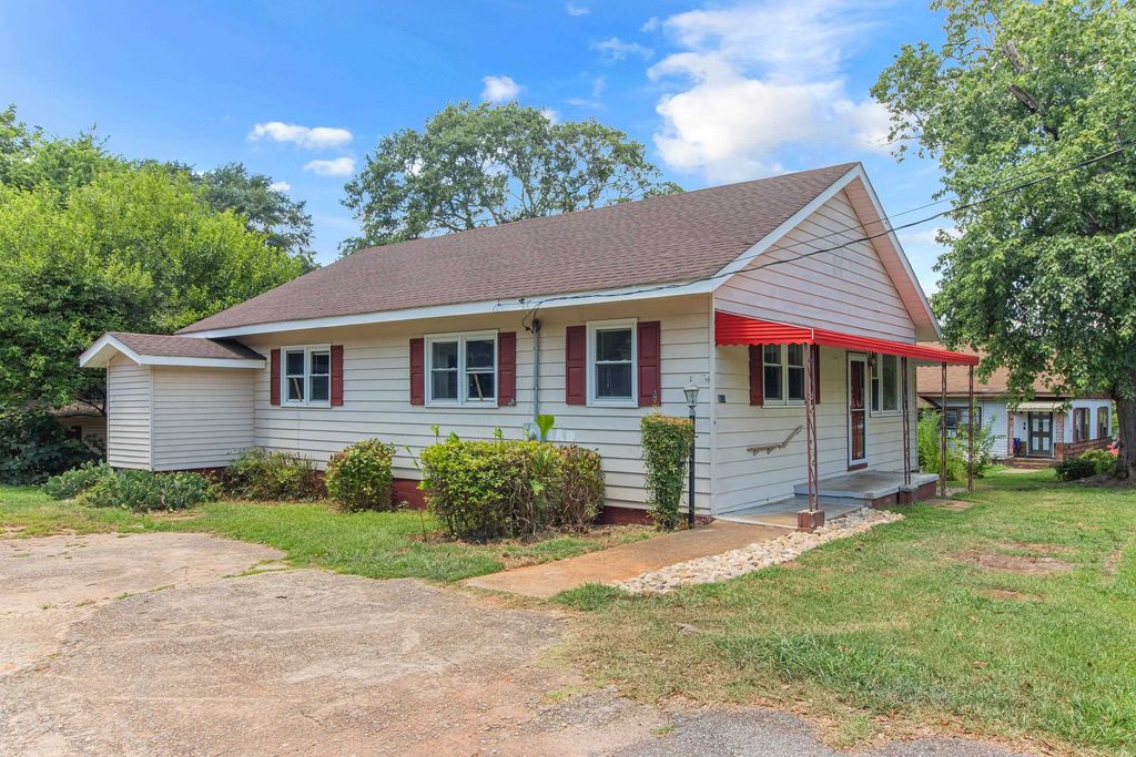 1035 W Blackstock Rd, Spartanburg, SC 29301