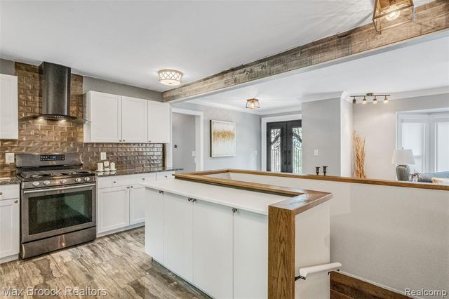 2905 Lahser Road, Bloomfield Hills, MI 48304