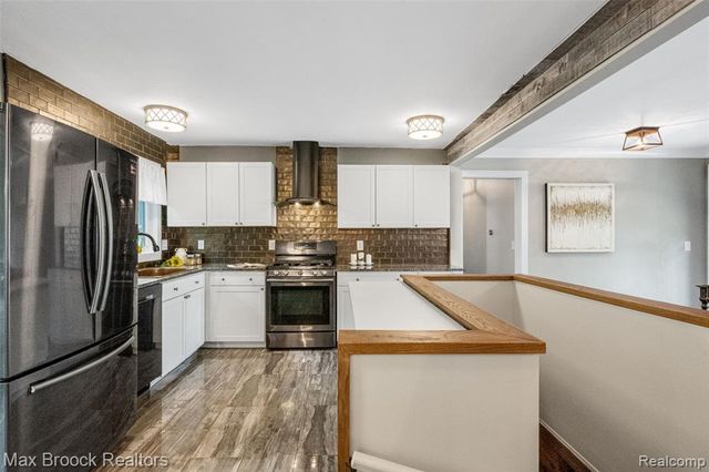 2905 Lahser Road, Bloomfield Hills, MI 48304