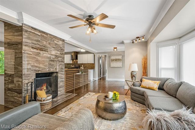 2905 Lahser Road, Bloomfield Hills, MI 48304
