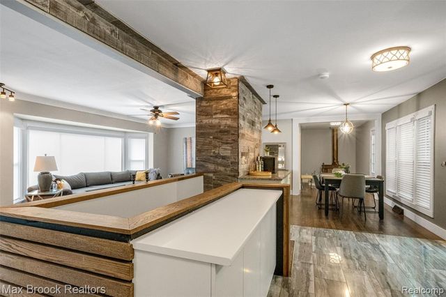 2905 Lahser Road, Bloomfield Hills, MI 48304