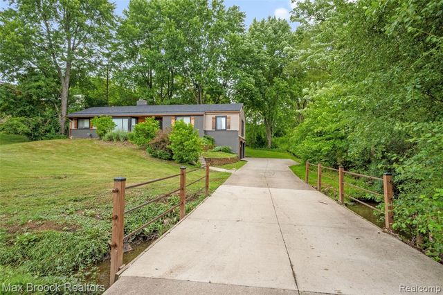 2905 Lahser Road, Bloomfield Hills, MI 48304