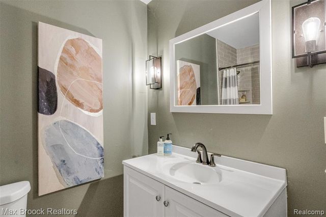 2905 Lahser Road, Bloomfield Hills, MI 48304