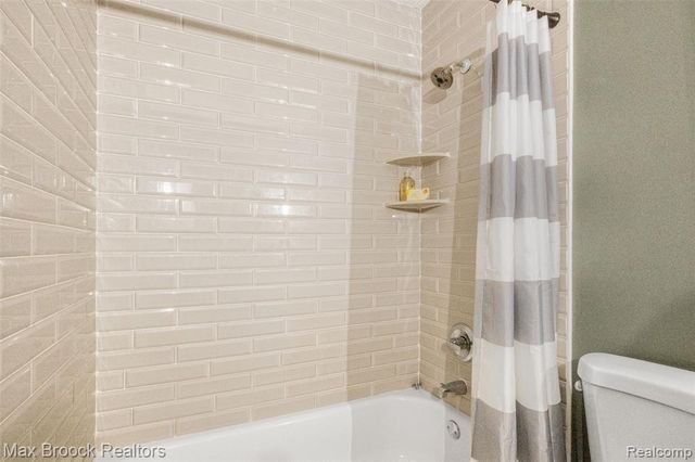 2905 Lahser Road, Bloomfield Hills, MI 48304