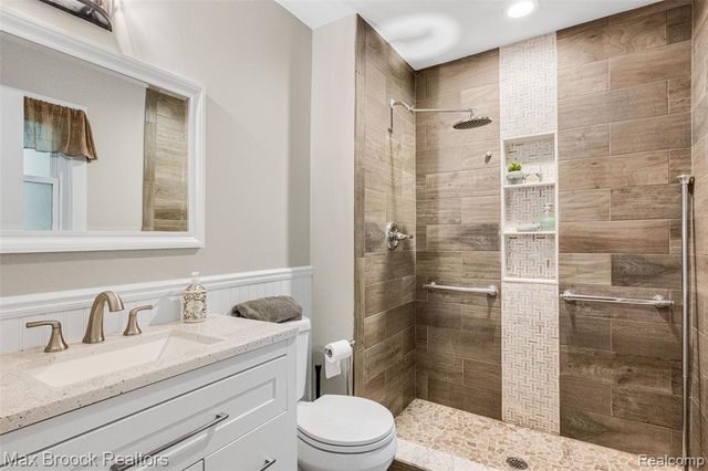 2905 Lahser Road, Bloomfield Hills, MI 48304