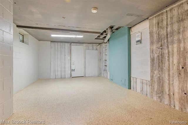 2905 Lahser Road, Bloomfield Hills, MI 48304