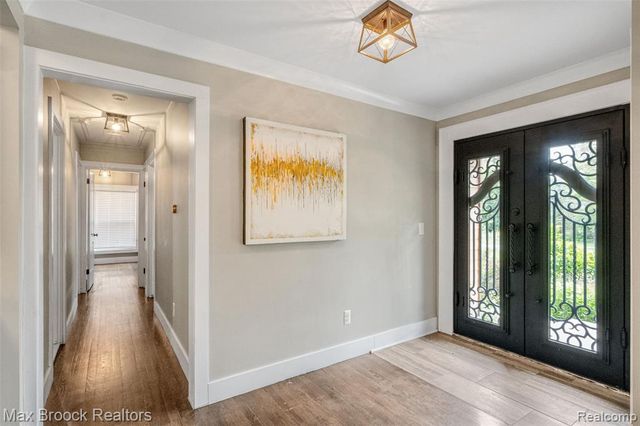 2905 Lahser Road, Bloomfield Hills, MI 48304