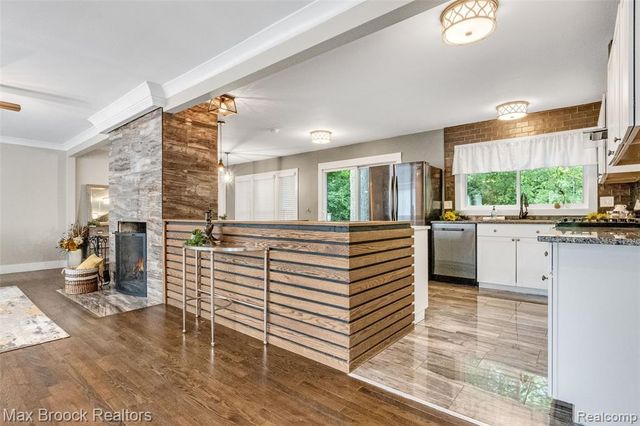 2905 Lahser Road, Bloomfield Hills, MI 48304