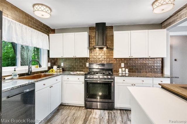 2905 Lahser Road, Bloomfield Hills, MI 48304