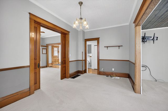 220 E Dover Court, Davenport, IA 52803