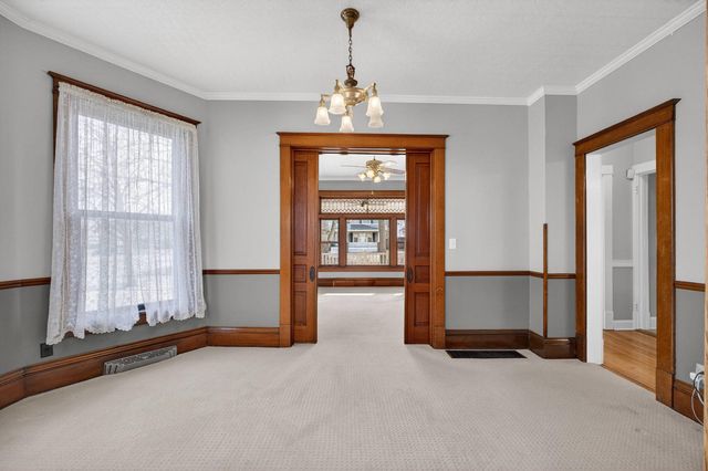 220 E Dover Court, Davenport, IA 52803