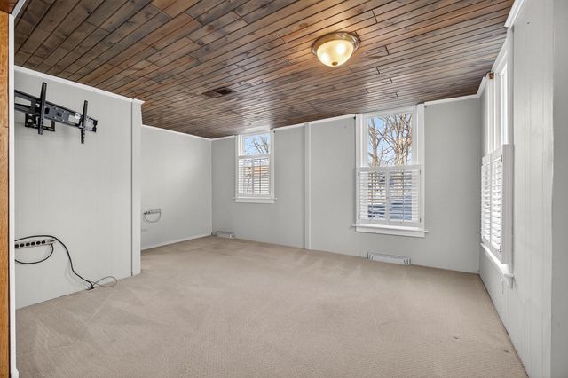 220 E Dover Court, Davenport, IA 52803