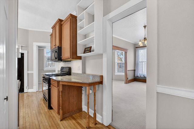 220 E Dover Court, Davenport, IA 52803