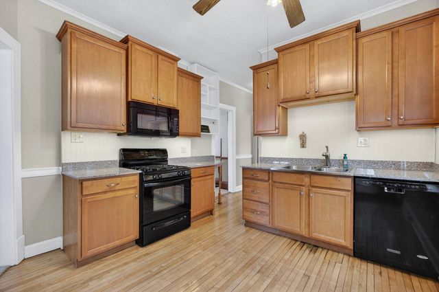 220 E Dover Court, Davenport, IA 52803