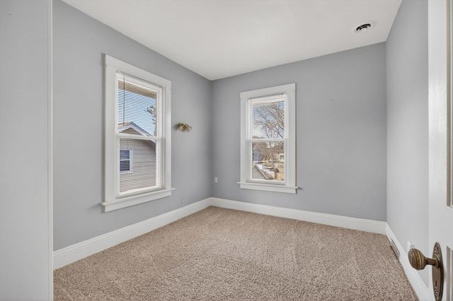 220 E Dover Court, Davenport, IA 52803