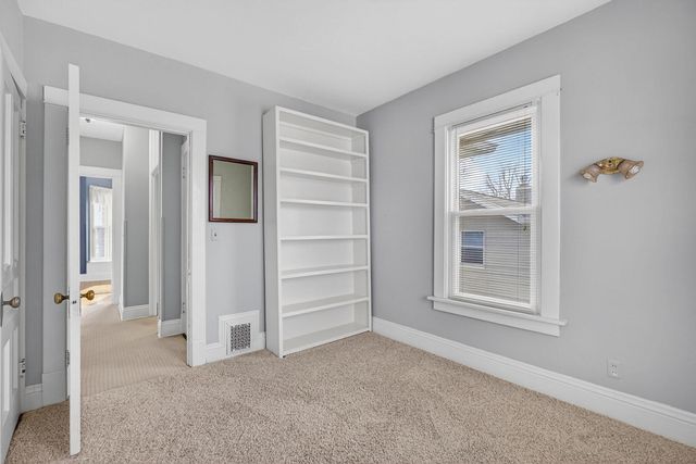 220 E Dover Court, Davenport, IA 52803