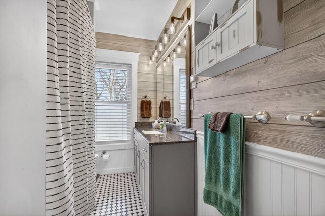 220 E Dover Court, Davenport, IA 52803