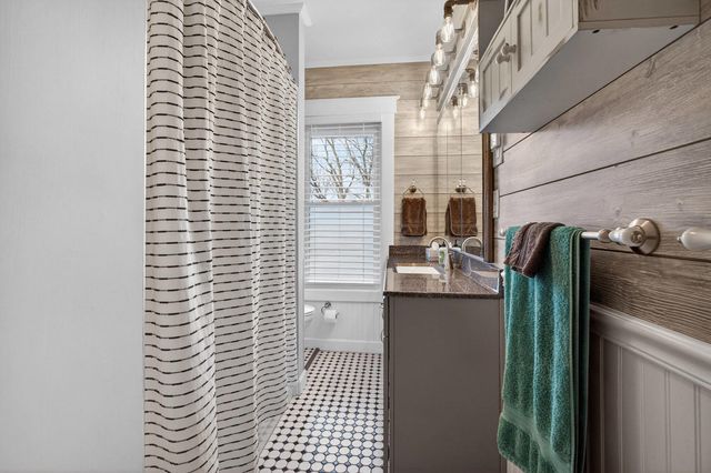 220 E Dover Court, Davenport, IA 52803